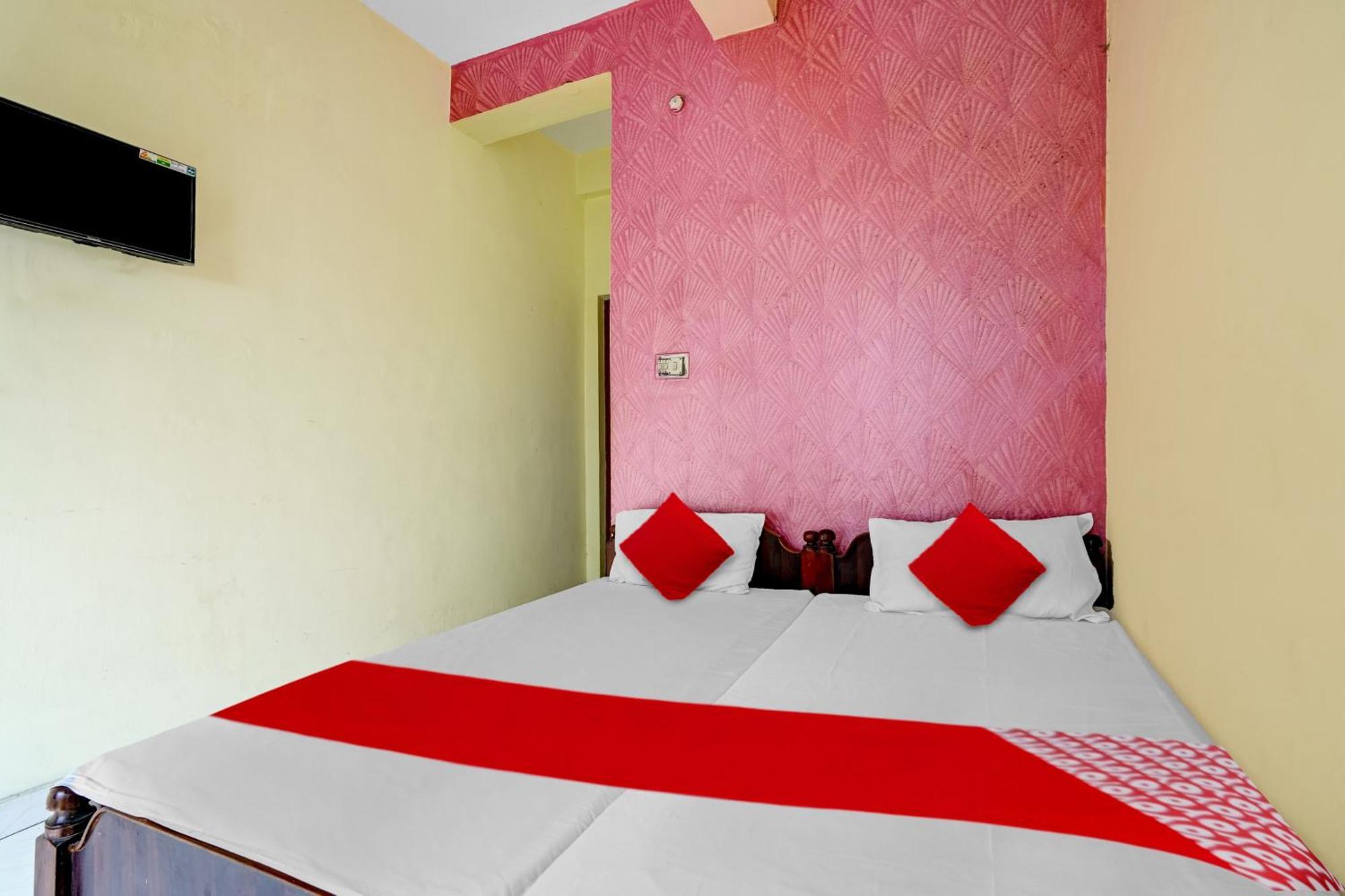 Oyo Royal Visakha Beach Guest House ヴィシャーカパトナム エクステリア 写真