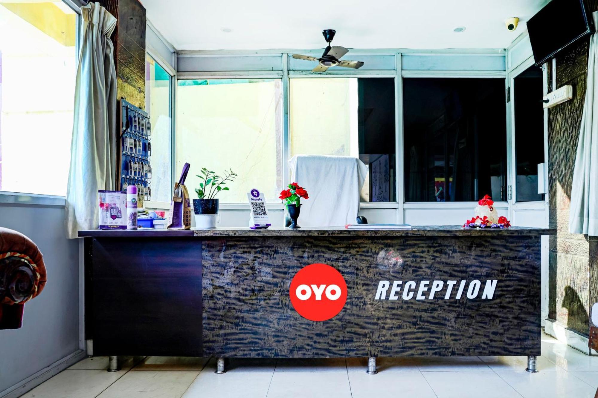 Oyo Royal Visakha Beach Guest House ヴィシャーカパトナム エクステリア 写真
