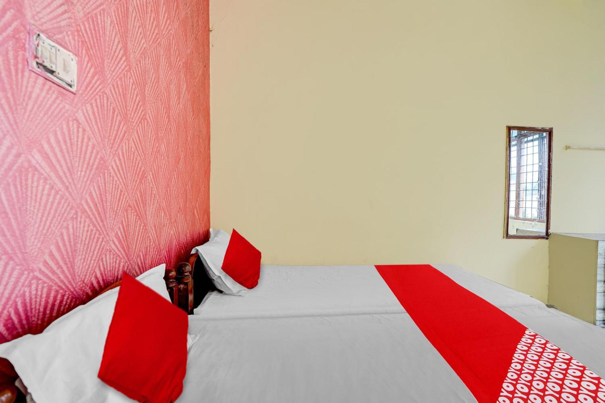 Oyo Royal Visakha Beach Guest House ヴィシャーカパトナム エクステリア 写真