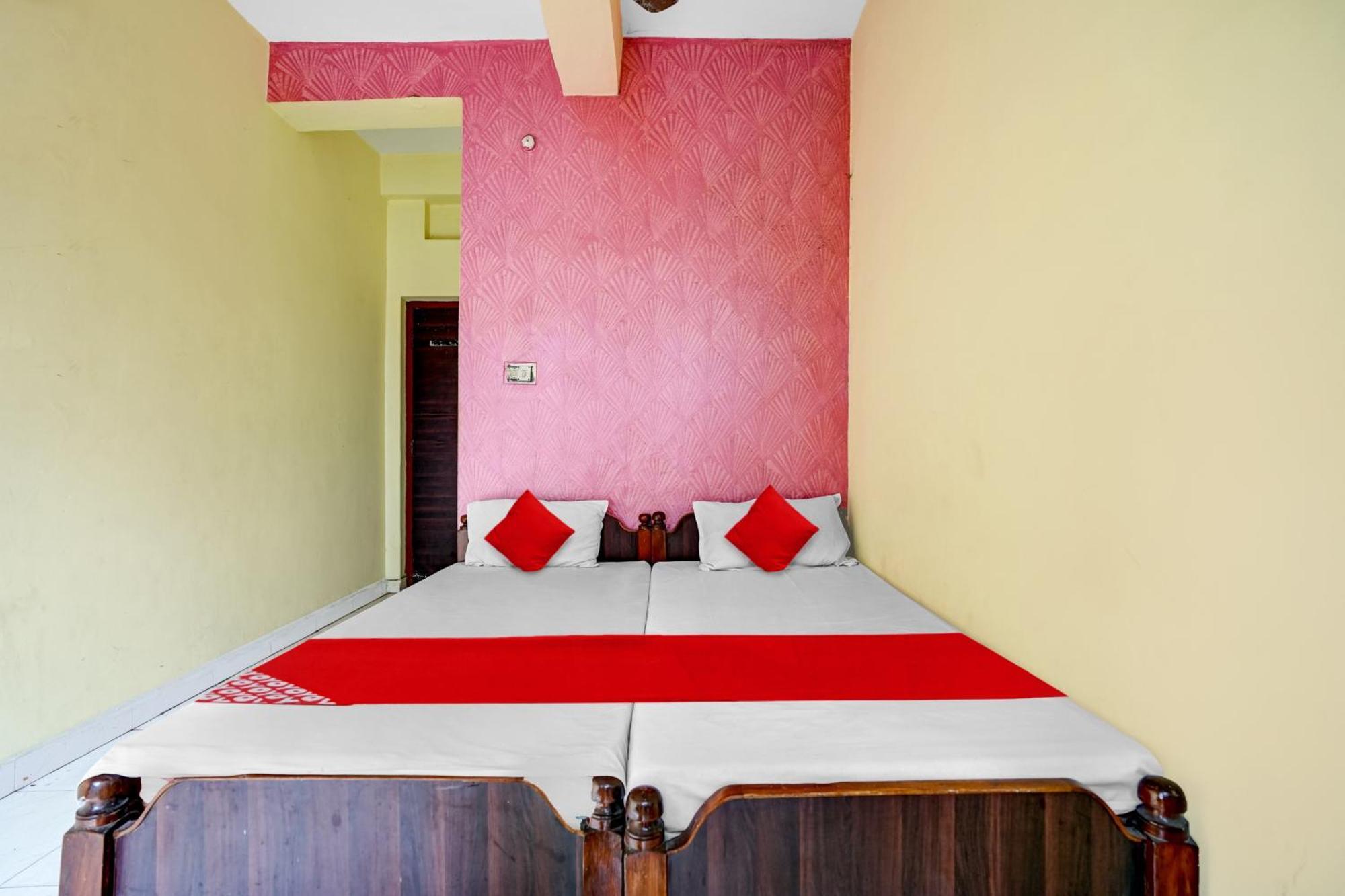 Oyo Royal Visakha Beach Guest House ヴィシャーカパトナム エクステリア 写真