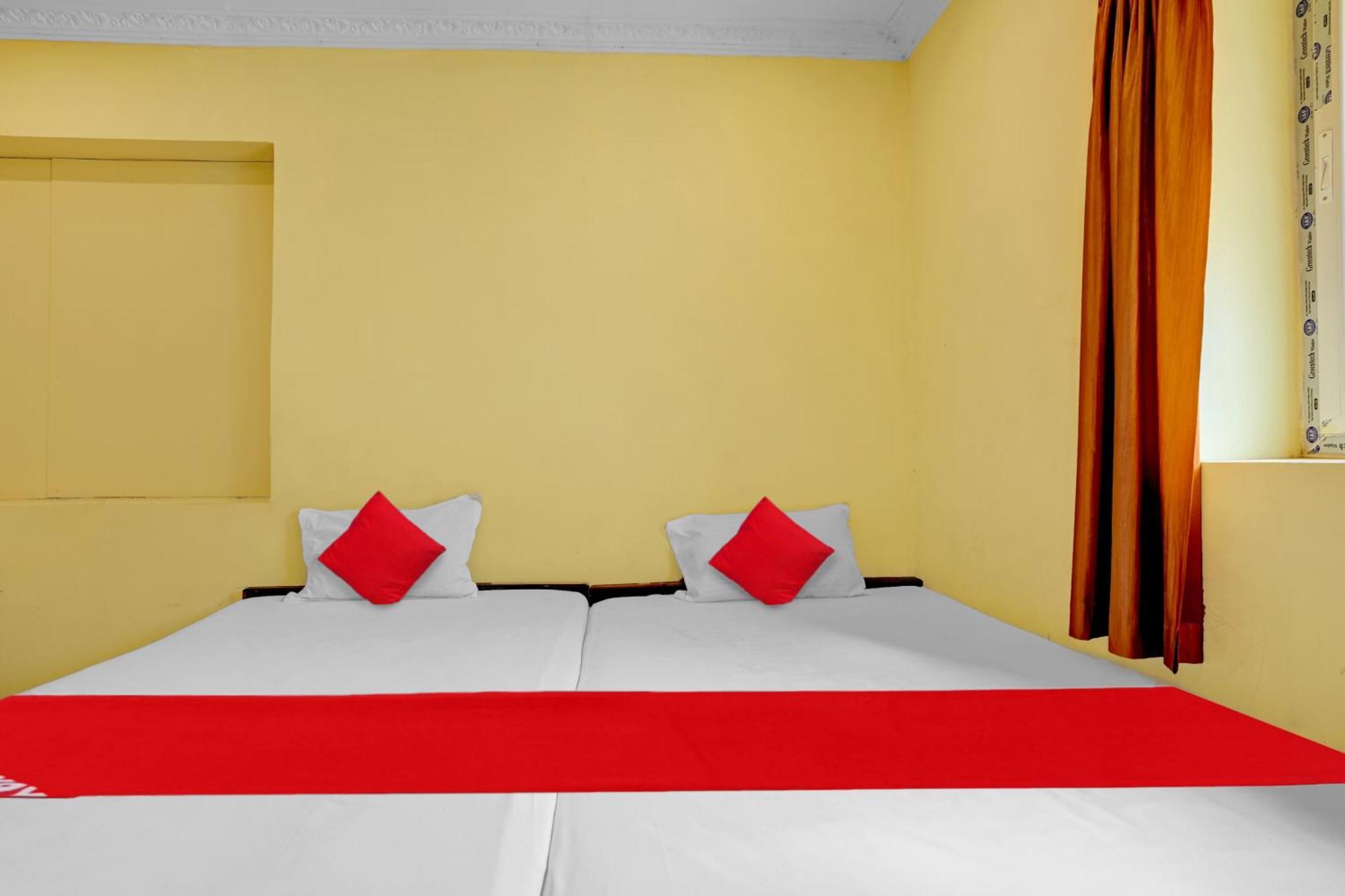 Oyo Royal Visakha Beach Guest House ヴィシャーカパトナム エクステリア 写真