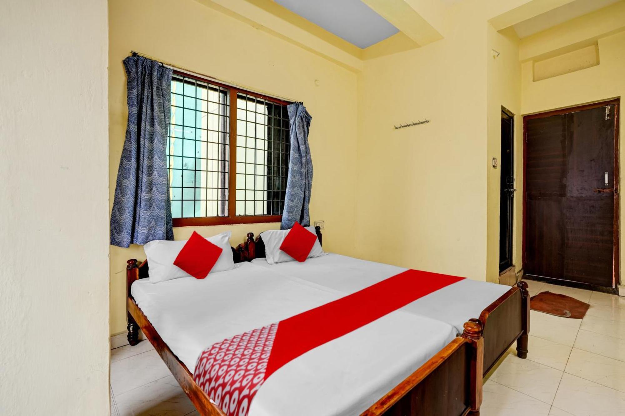 Oyo Royal Visakha Beach Guest House ヴィシャーカパトナム エクステリア 写真