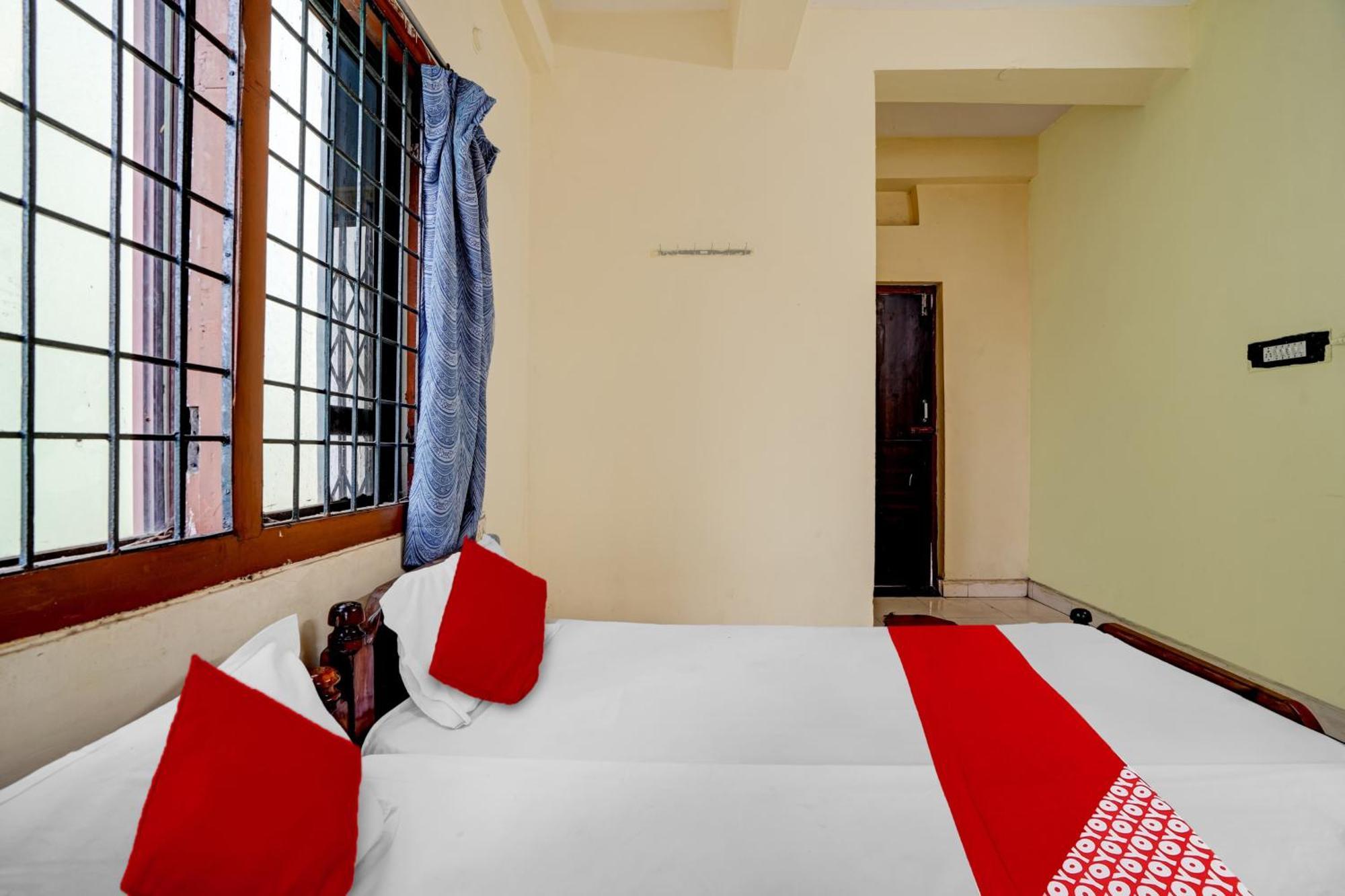 Oyo Royal Visakha Beach Guest House ヴィシャーカパトナム エクステリア 写真