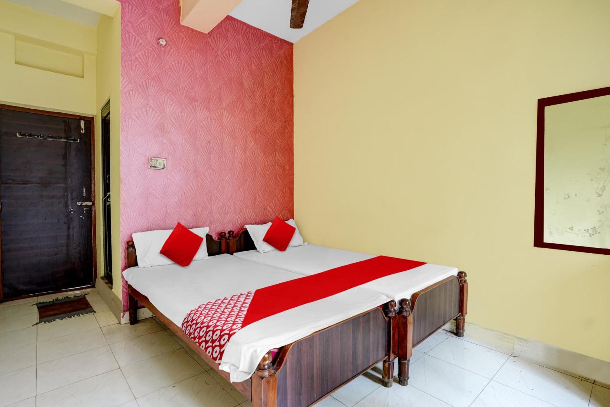 Oyo Royal Visakha Beach Guest House ヴィシャーカパトナム エクステリア 写真