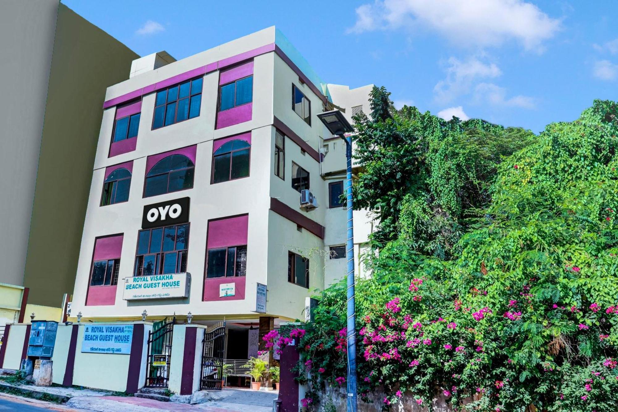 Oyo Royal Visakha Beach Guest House ヴィシャーカパトナム エクステリア 写真