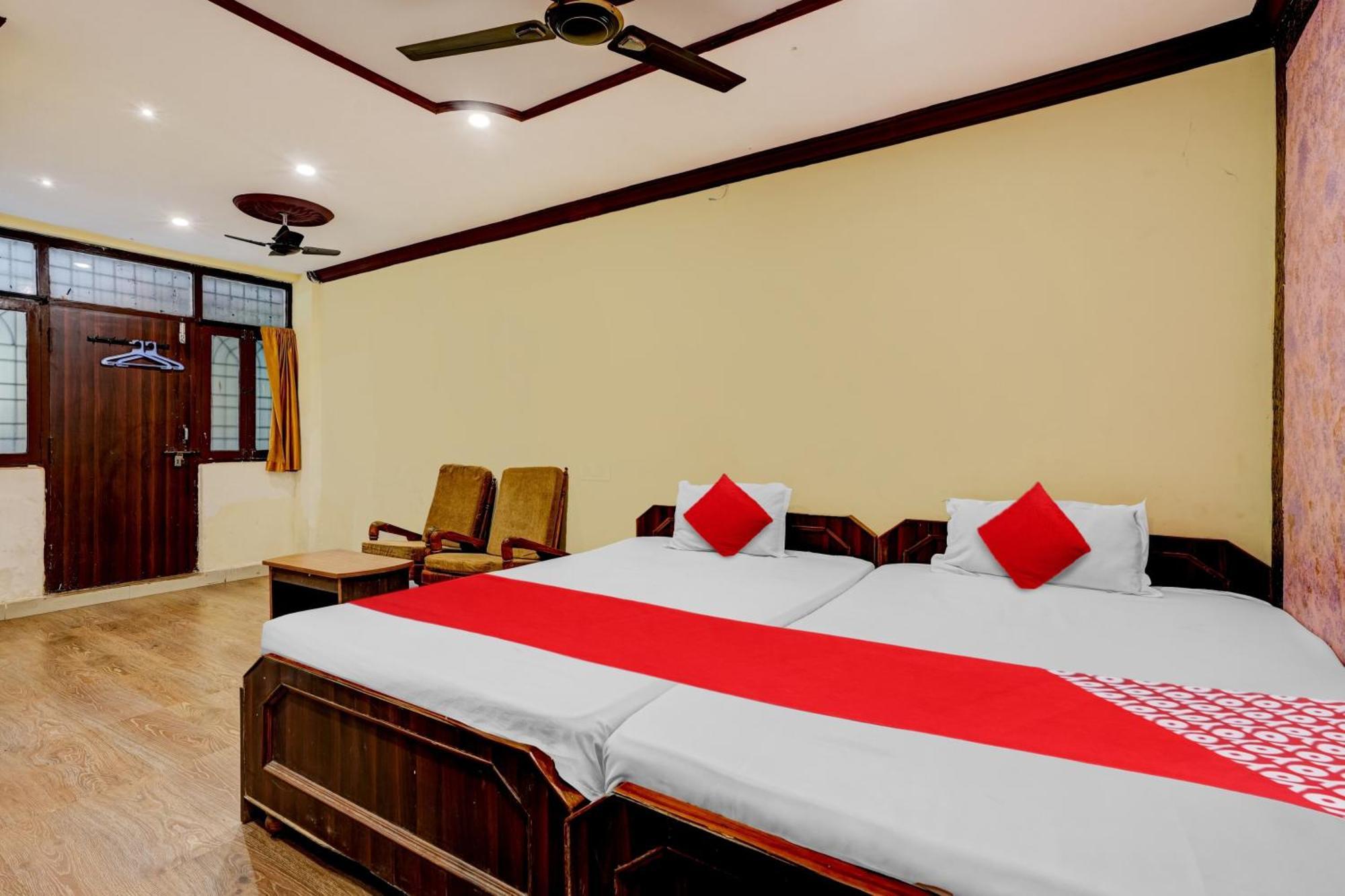Oyo Royal Visakha Beach Guest House ヴィシャーカパトナム エクステリア 写真