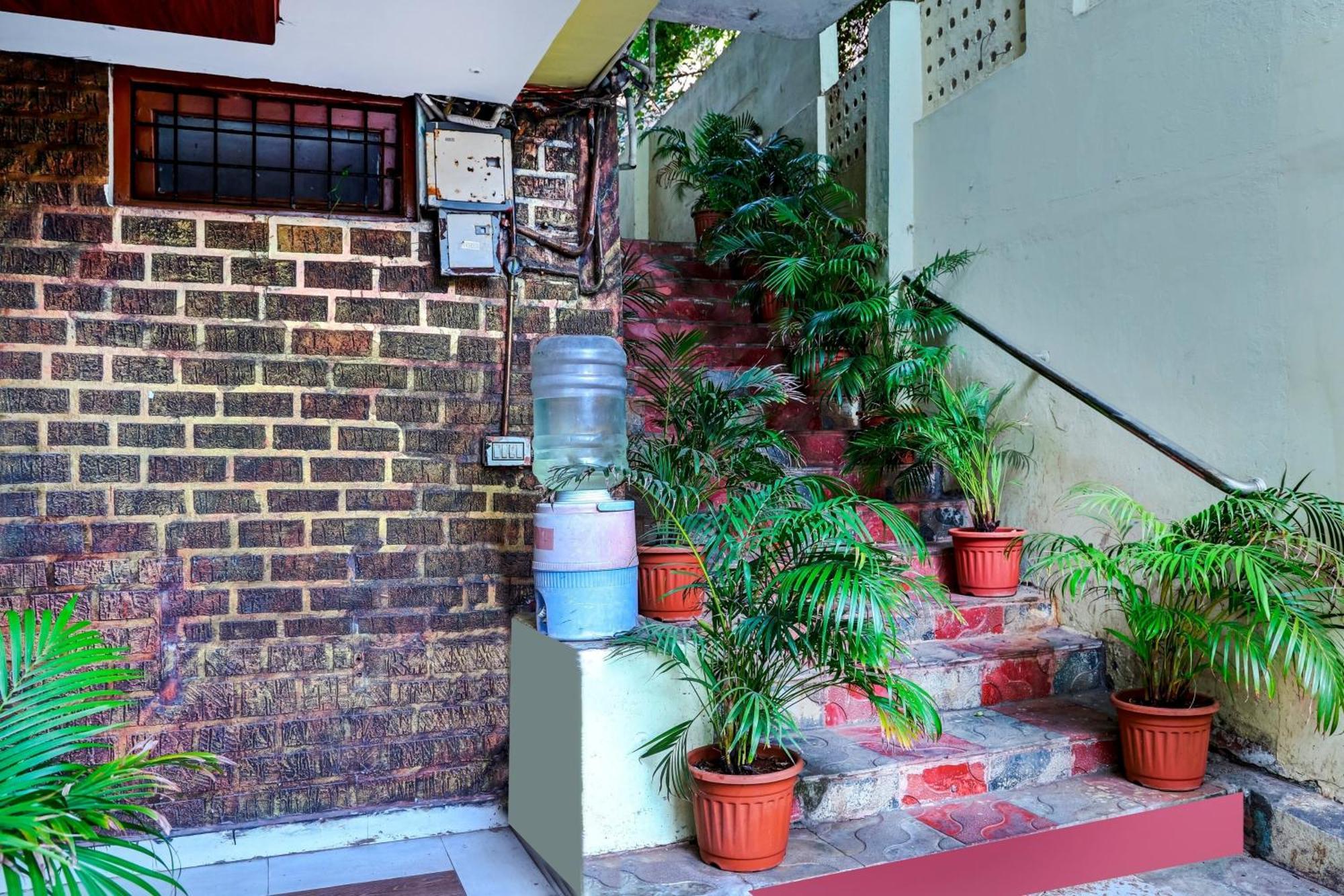 Oyo Royal Visakha Beach Guest House ヴィシャーカパトナム エクステリア 写真