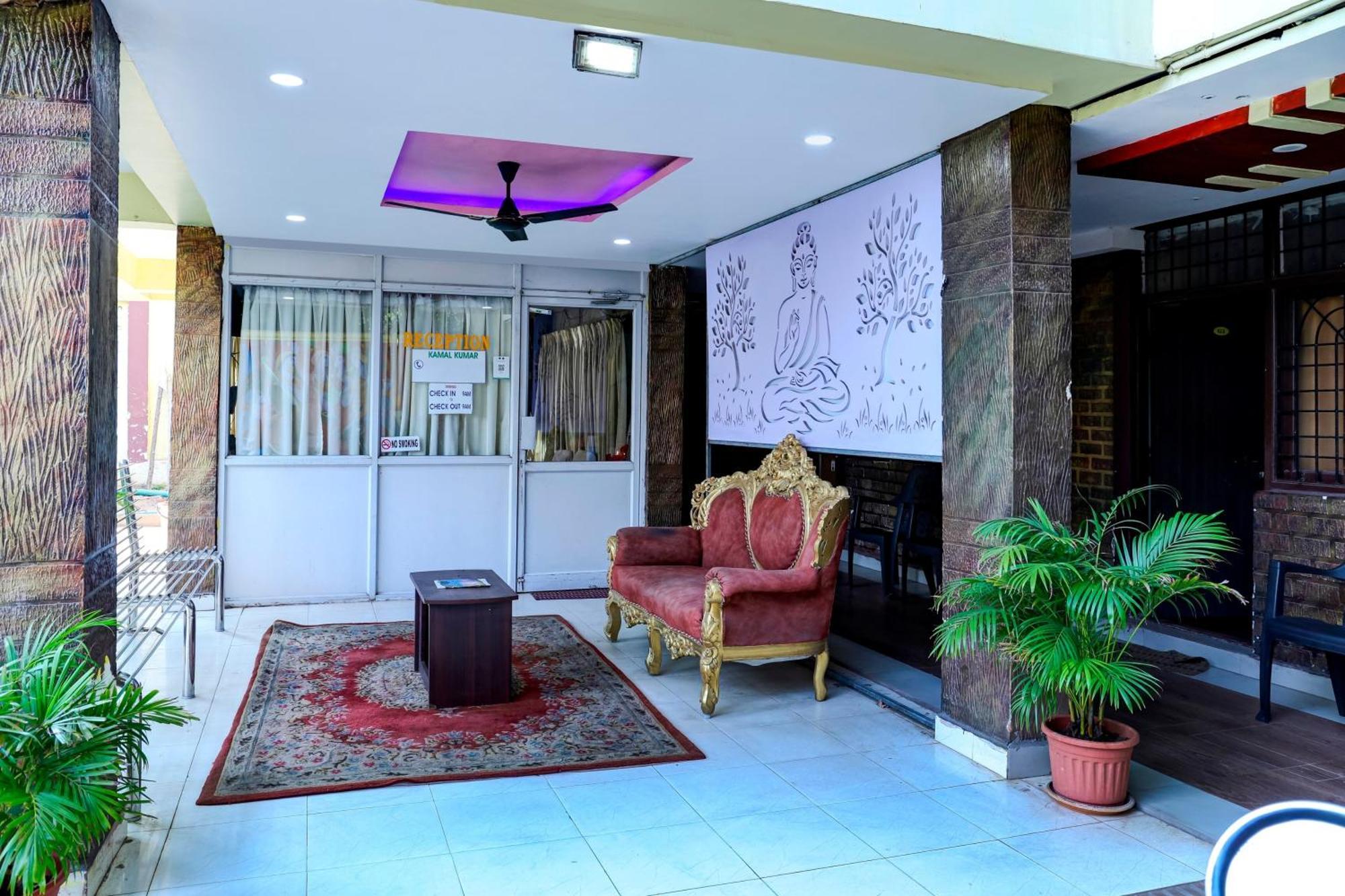 Oyo Royal Visakha Beach Guest House ヴィシャーカパトナム エクステリア 写真